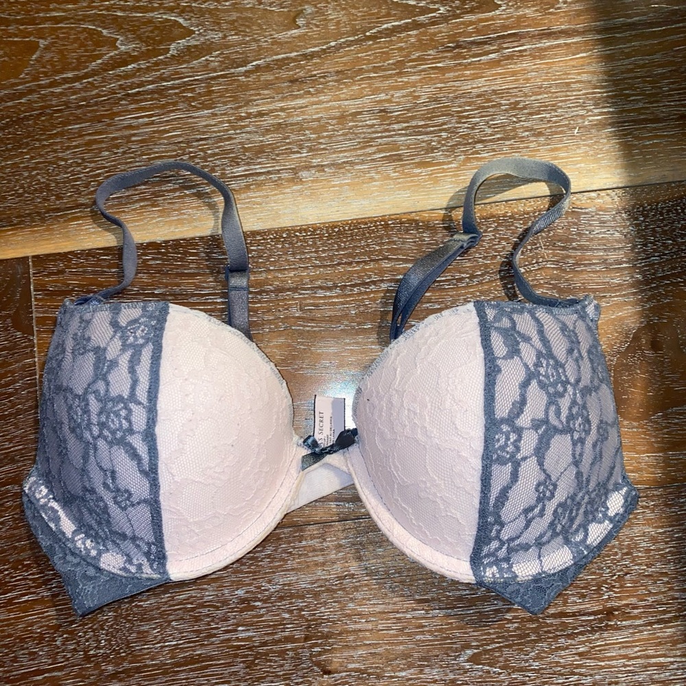 Victoria Secret Pigeonnant Push Up Bra 32C